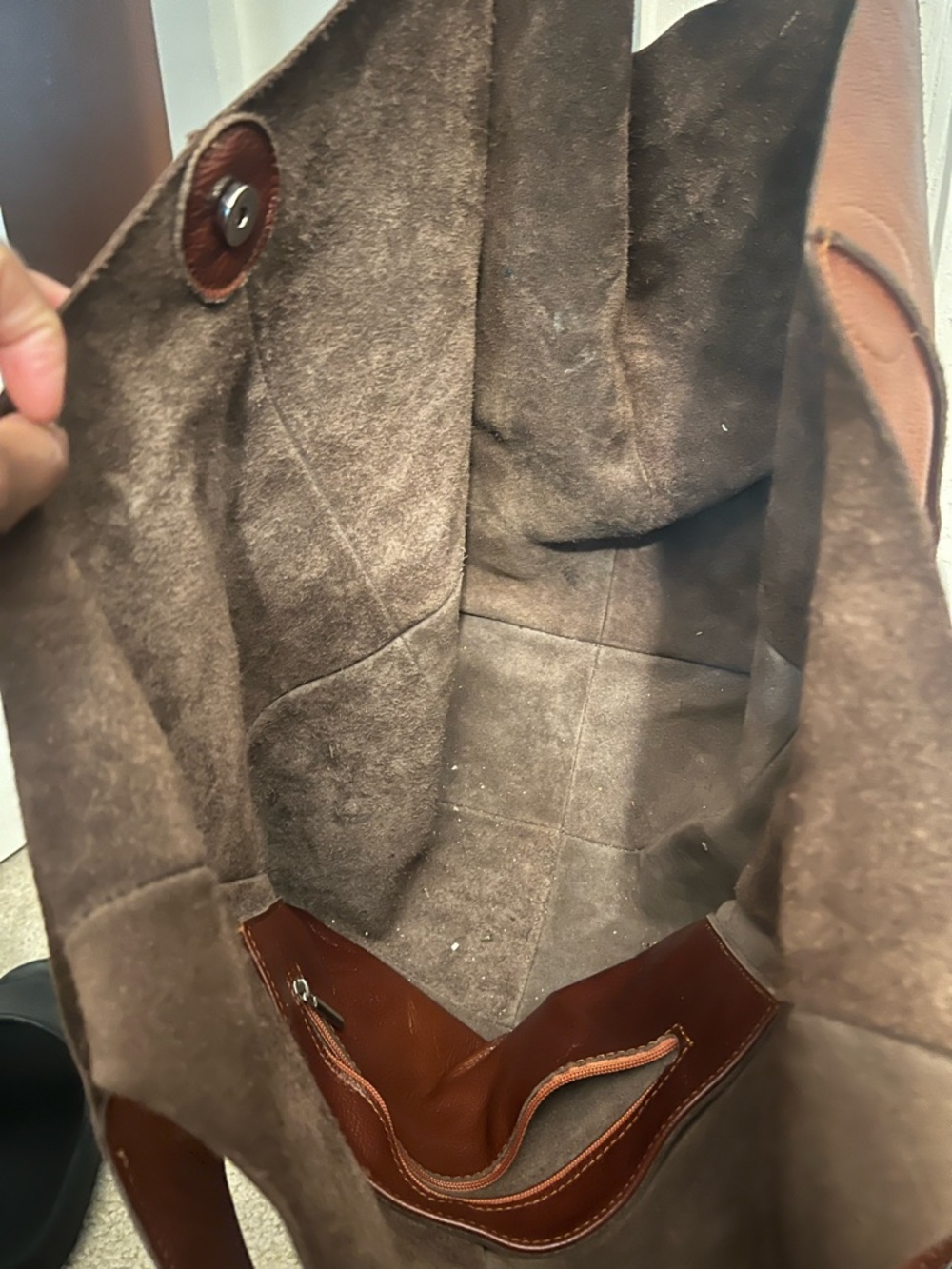 Spacious Brown Leather Tote Bag - Picture 2 of 4